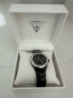 Guess women’s  Black Watch with Silver Crystal Bezel EXCELLENT CONDITION